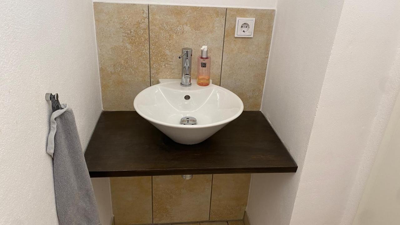 Fewo Luxus Wohnung Im Eigenen Ferienhaus, 120 Qm, Naehe Regensburg Mit Balkon, Terrasse & Garten, Gute Zuganbindung Laber Eksteriør bilde