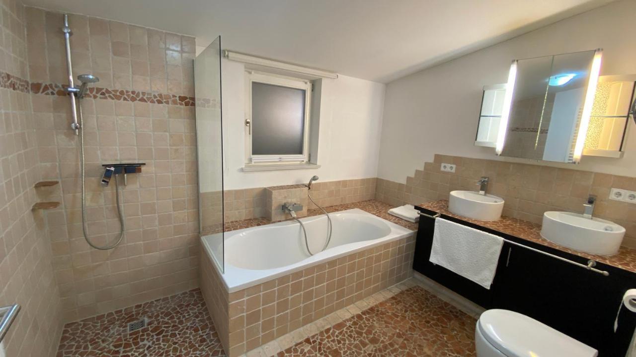 Fewo Luxus Wohnung Im Eigenen Ferienhaus, 120 Qm, Naehe Regensburg Mit Balkon, Terrasse & Garten, Gute Zuganbindung Laber Eksteriør bilde